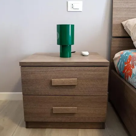 Modern Family Near The Hospital, Netflix & Free Wi-fi