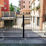Modern Family Near The Hospital, Netflix & Free Wi-fi Apartment *