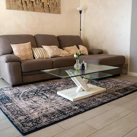 Modern Family Near The Hospital ,netflix & Free Wi-fi *