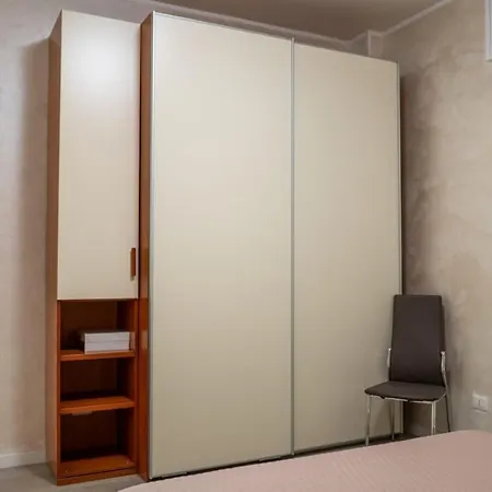 Modern Family Near The Hospital ,netflix & Free Wi-fi