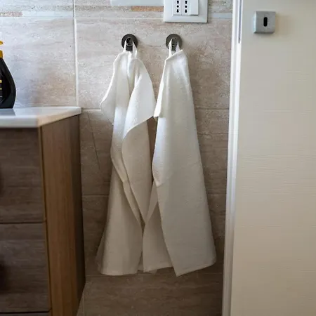 Modern Family Near The Hospital ,netflix & Free Wi-fi Апартаменты Брешия