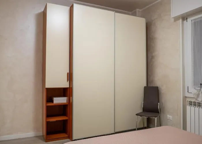 Modern Family Near The Hospital, Netflix & Free Wi-fi