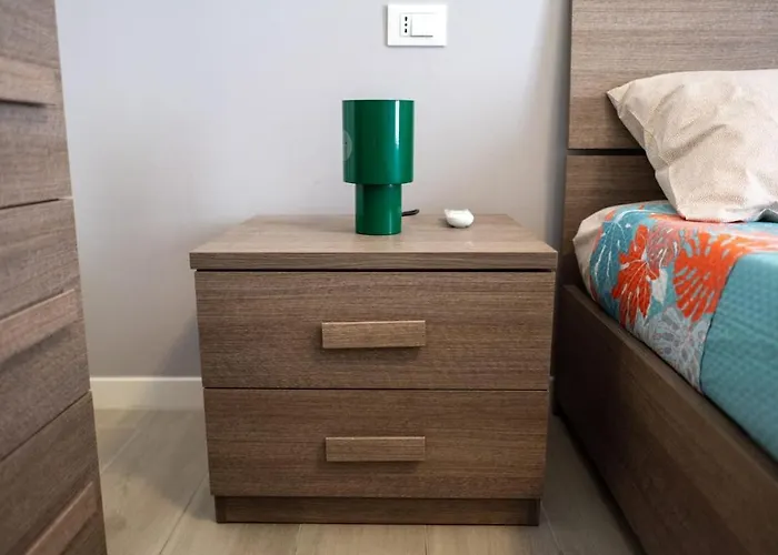 Modern Family Near The Hospital, Netflix & Free Wi-fi