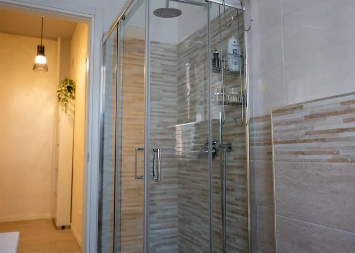 Modern Family Near The Hospital, Netflix & Free Wi-fi